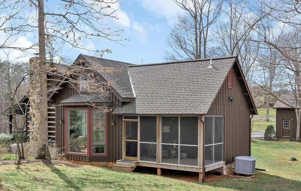 1994 Classic Log Home — photo 10 of 16