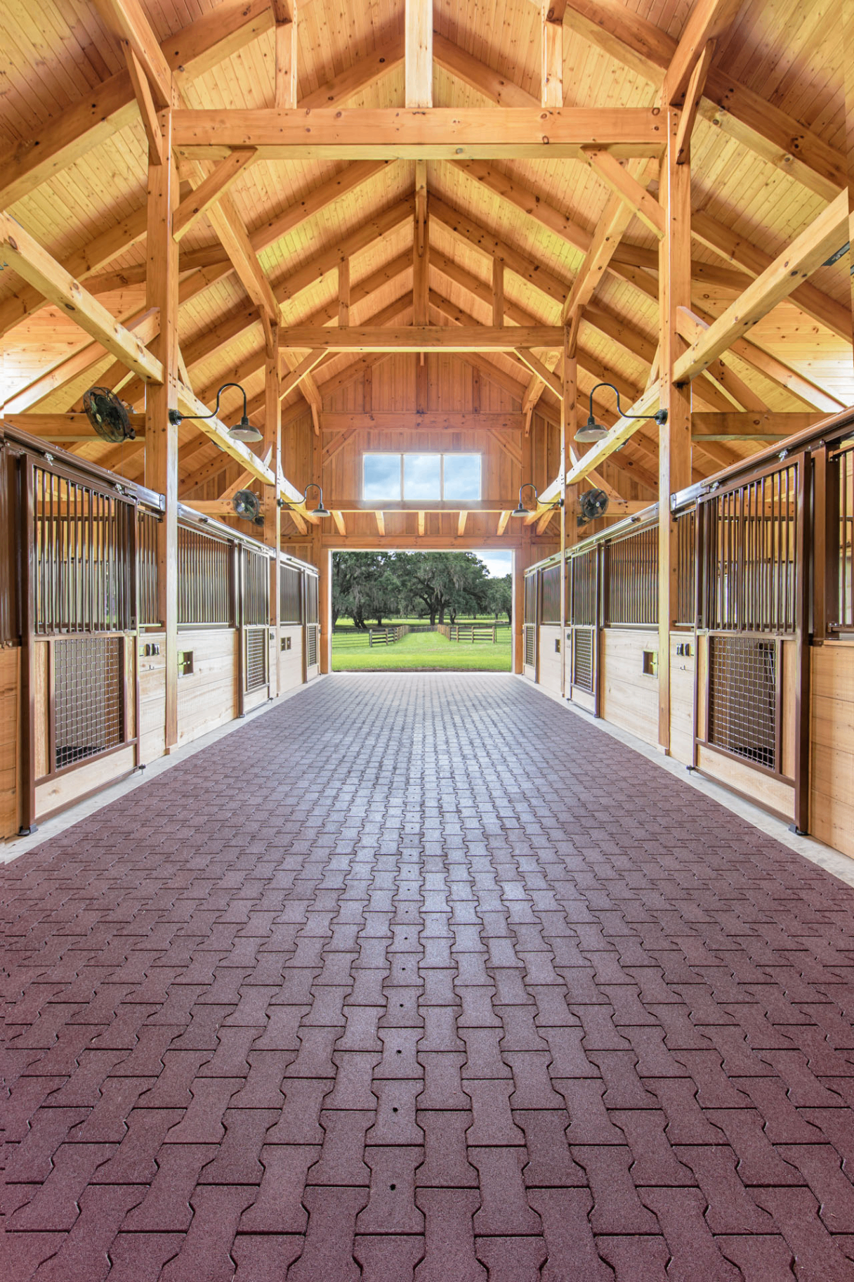 Ocala Thoroughbred Barn — heavy timber equestrian facility, Marion County, Florida