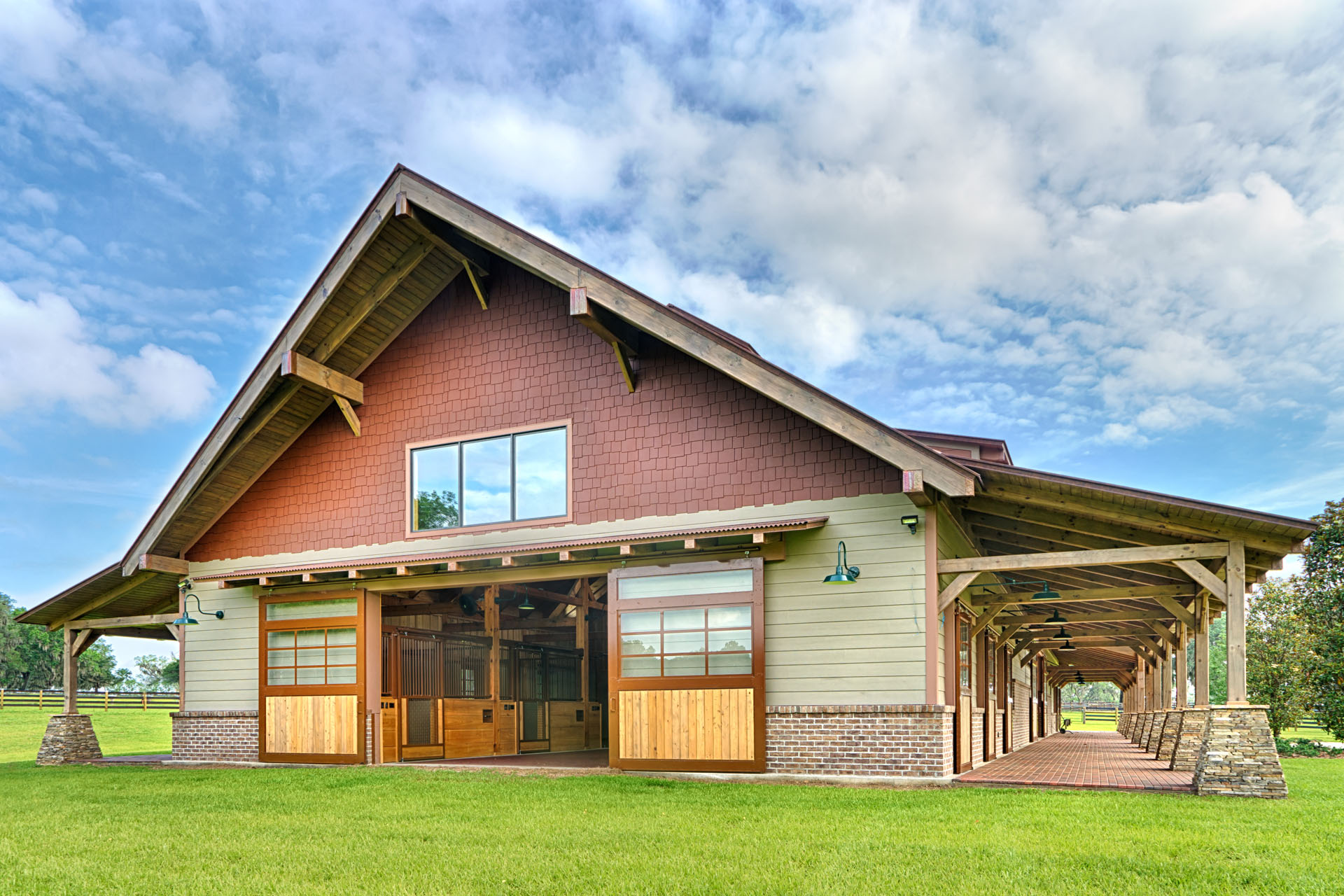Ocala Thoroughbred Barn — heavy timber equestrian facility, Marion County, Florida