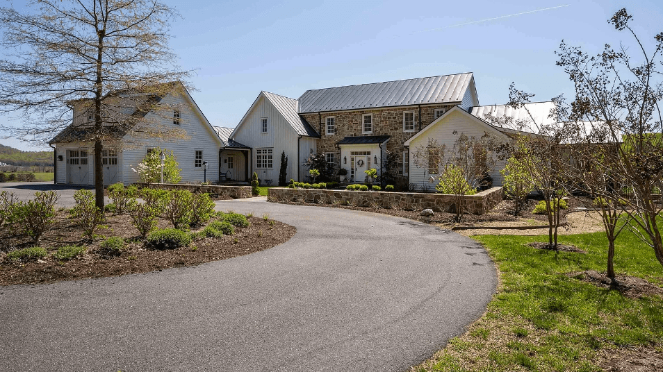 Bears Lair VA Farmhouse — photo 19 of 27