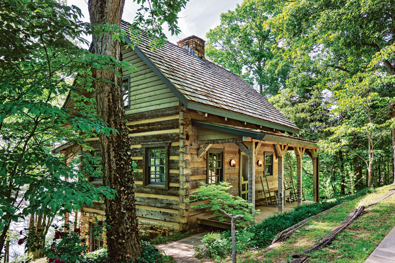 The Giles Guest House — the original hand-hewn cabin at Hickory Ridge, Dandridge, Tennessee