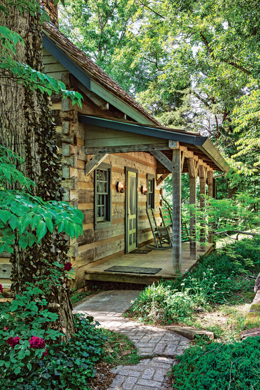 The Giles Guest House — the original hand-hewn cabin at Hickory Ridge, Dandridge, Tennessee