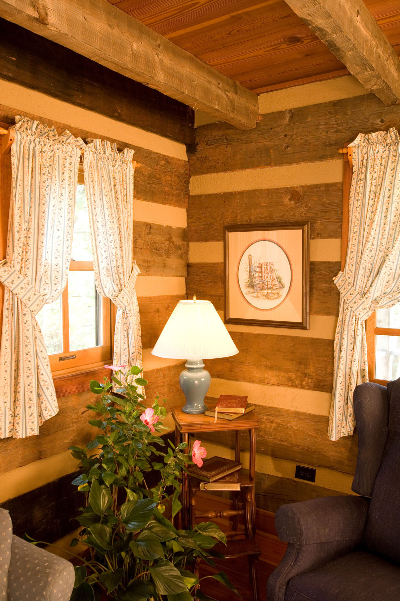 The Giles Guest House — the original hand-hewn cabin at Hickory Ridge, Dandridge, Tennessee