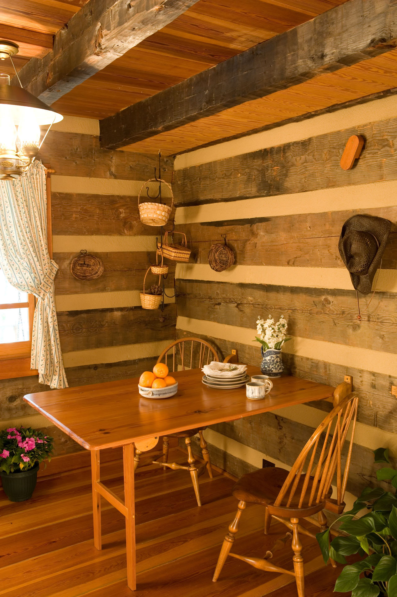 The Giles Guest House — the original hand-hewn cabin at Hickory Ridge, Dandridge, Tennessee